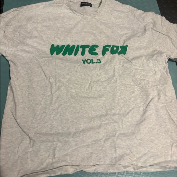 White Fox Boutique Tops - White Fox Boutique Gray Tee with Green Print size small